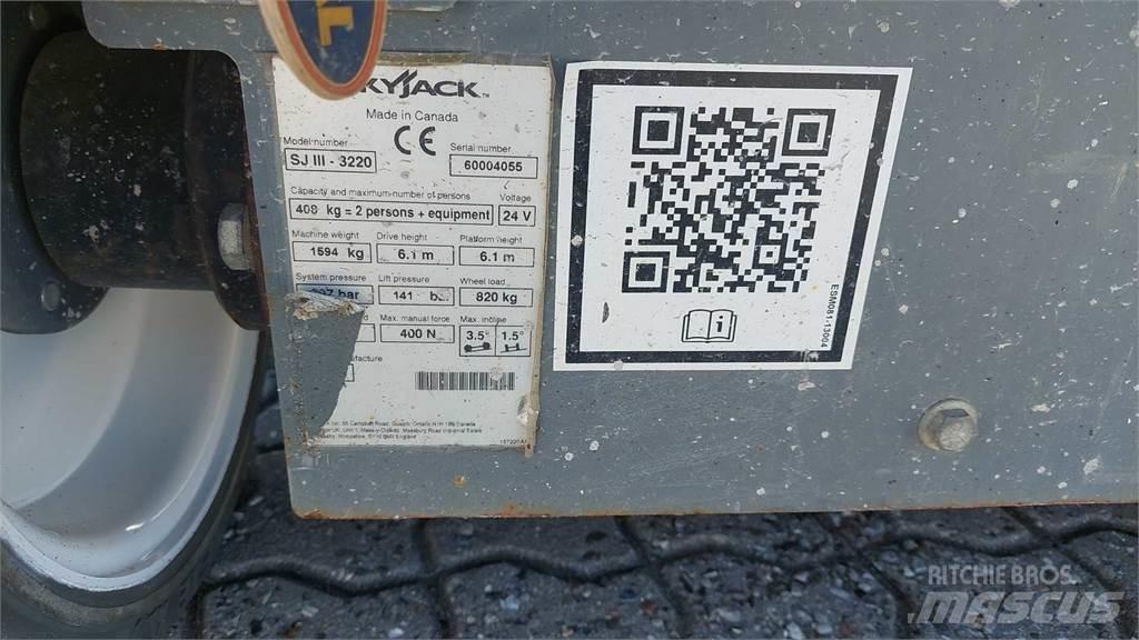SkyJack SJIII3220 가위형 리프트