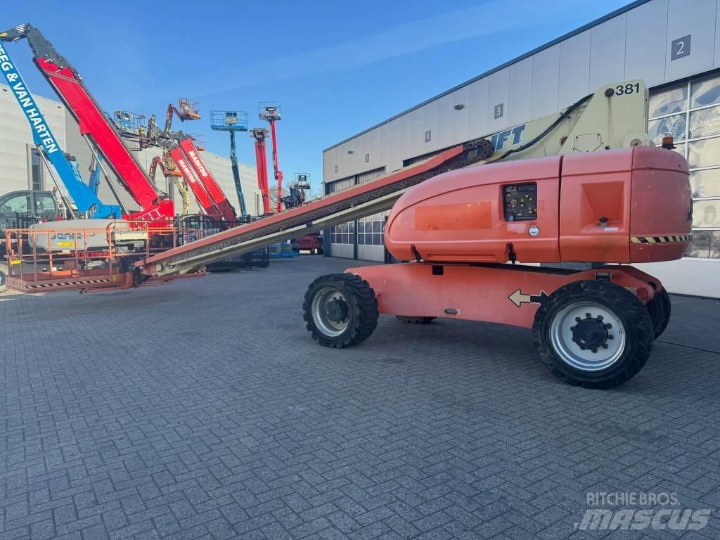 JLG 680 S 견인식 전동이동 리프트
