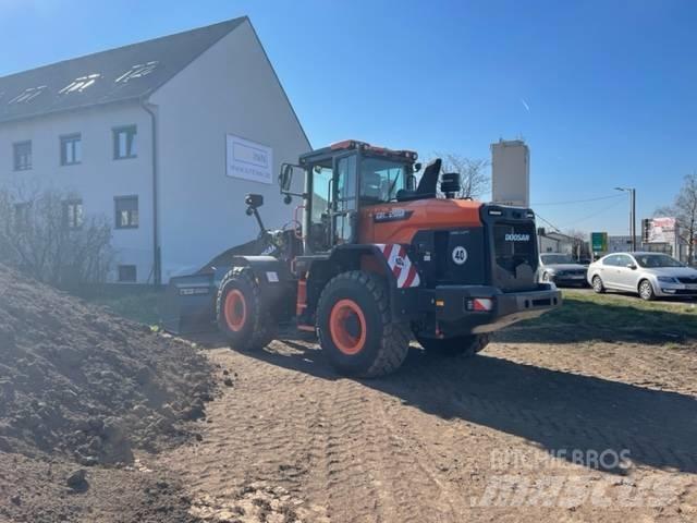 Doosan DL 200  휠로우더