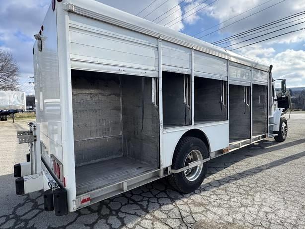 Freightliner M2 음료 배달 트럭