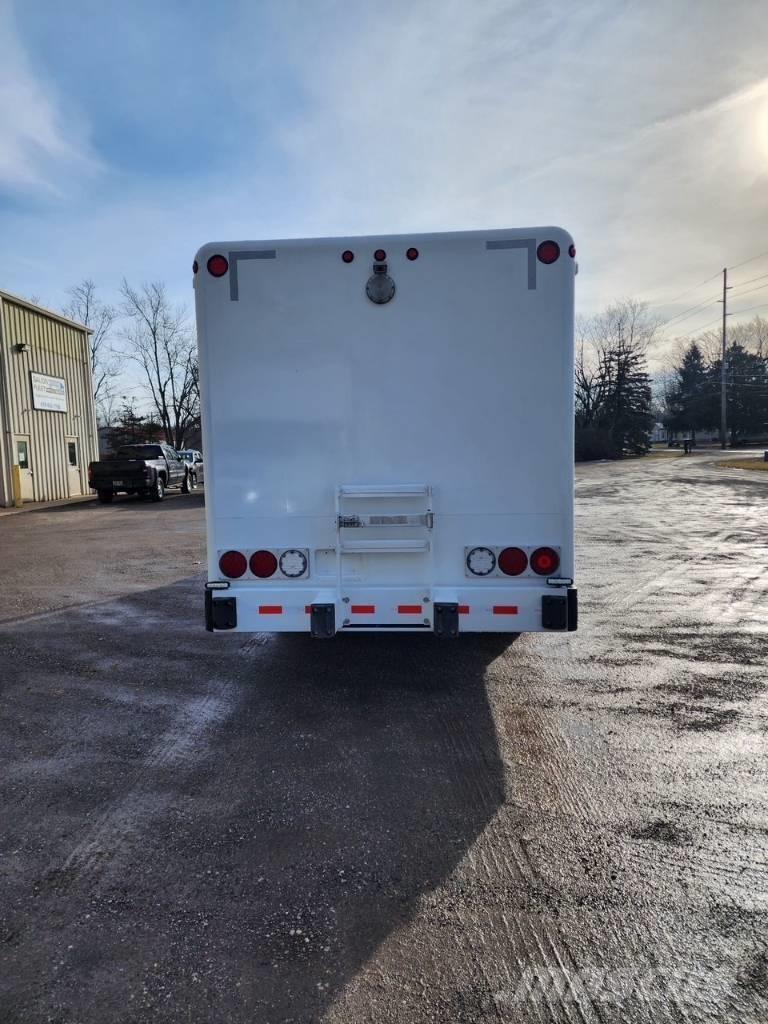 Freightliner M2 음료 배달 트럭