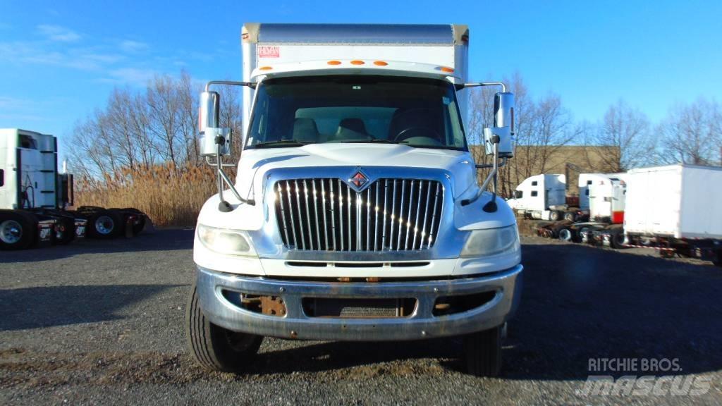 International 4300 탑차 트럭
