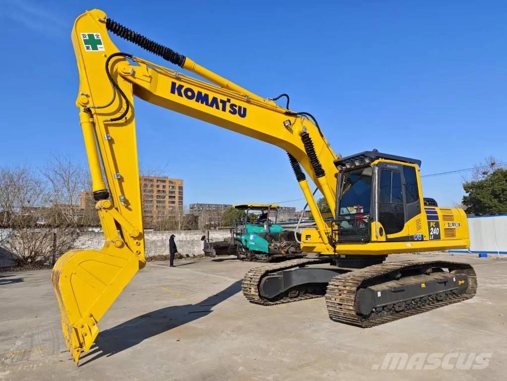 Komatsu PC 240-8 대형 굴삭기 29톤 이상