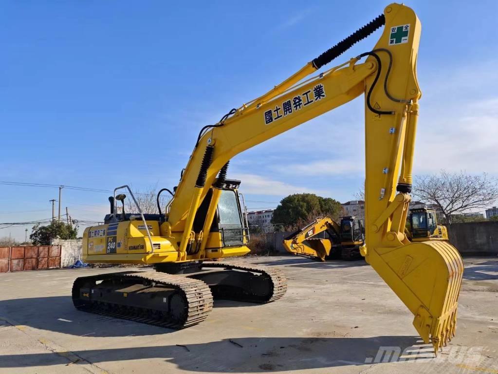 Komatsu PC 240-8 대형 굴삭기 29톤 이상