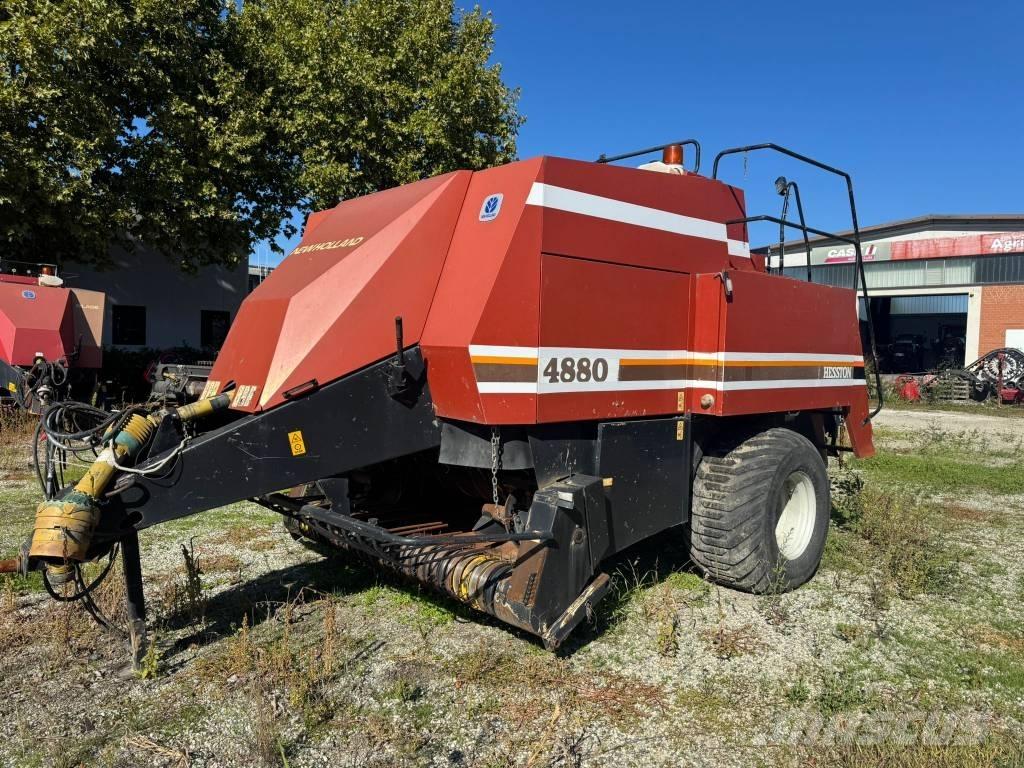Hesston 4880 각형 곤포기