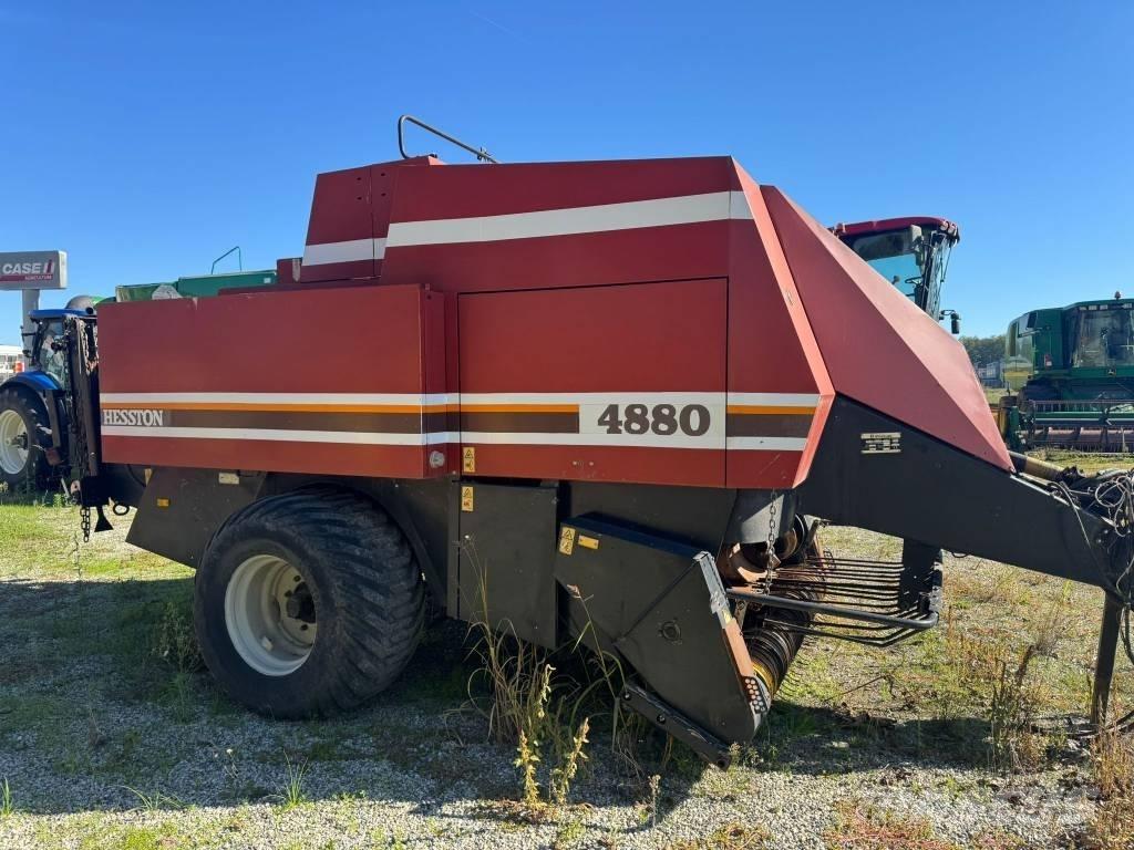 Hesston 4880 각형 곤포기