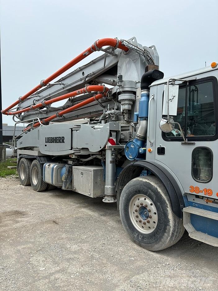 Liebherr 37Z4XXT 콘크리트 펌프카