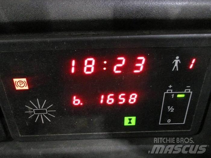 BT RRE 120M 리치 트럭