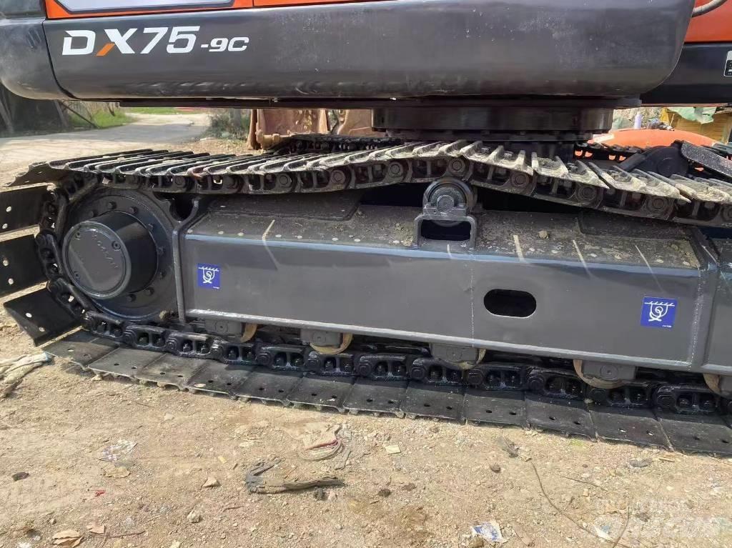 Doosan DX 75-9 C 중형굴삭기 7톤-28톤