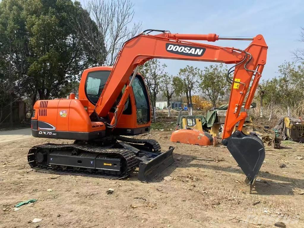 Doosan DX 75-9 C 중형굴삭기 7톤-28톤