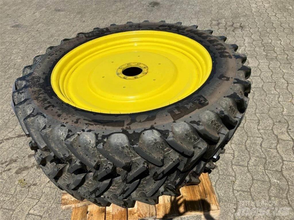 BKT 320/90R42 타이어, 휠 및 림