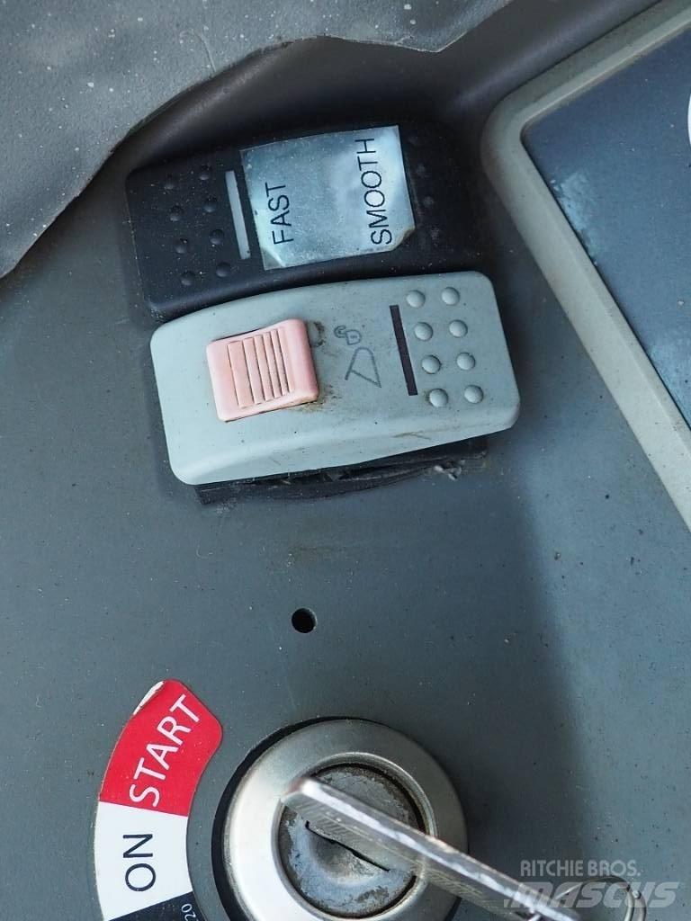 Yanmar Vio 80 중형굴삭기 7톤-28톤