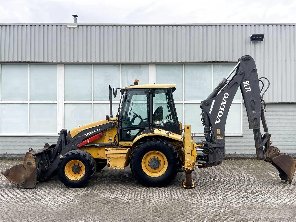 Volvo BL71 백호로더