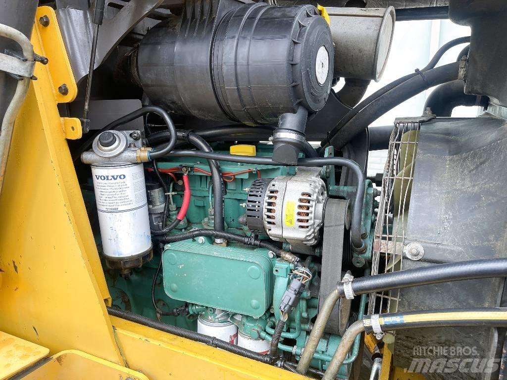 Volvo BL71 백호로더