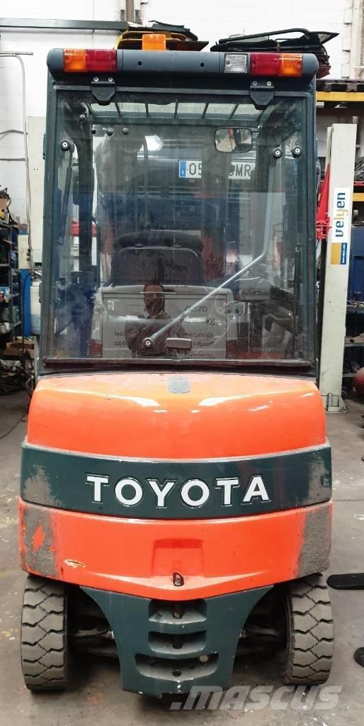 Toyota 7 FBMF 25 전동 지게차