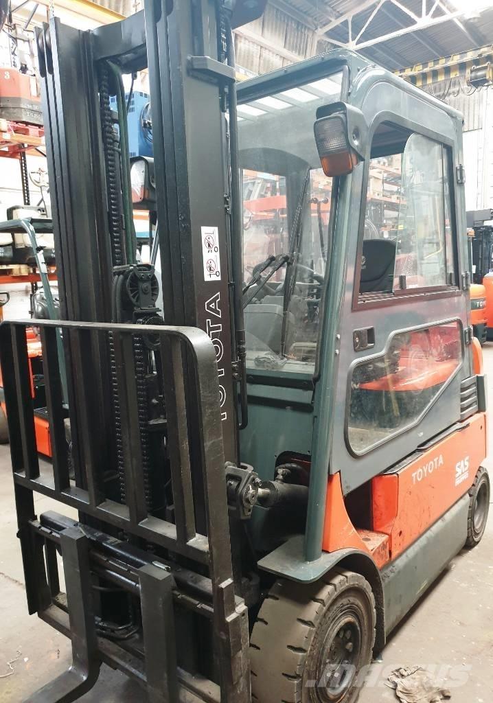 Toyota 7 FBMF 25 전동 지게차
