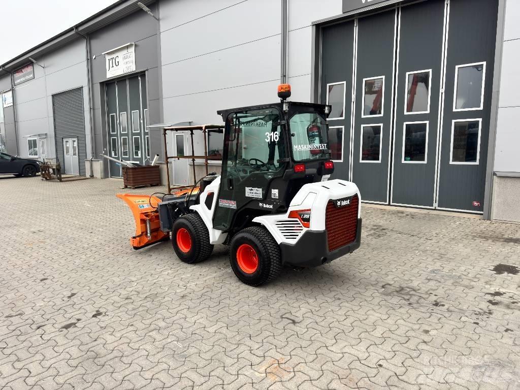 Bobcat L 28  스키드로더