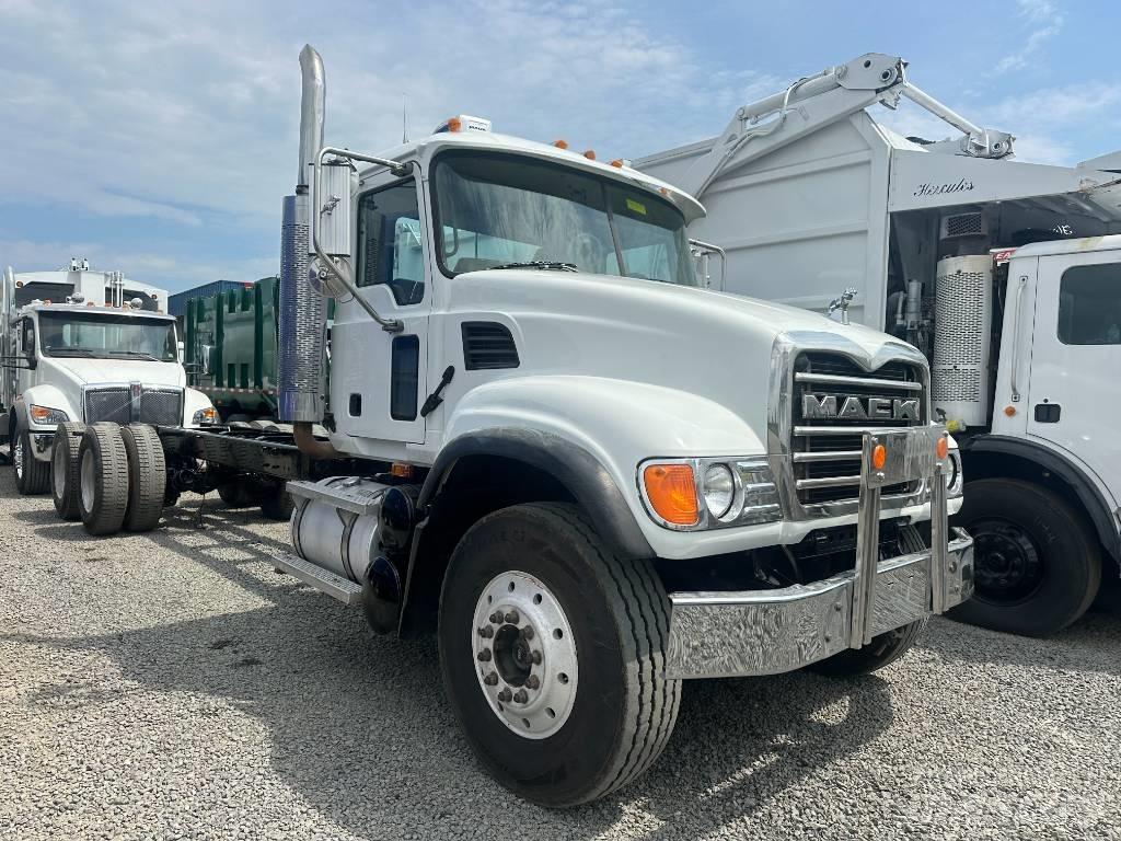 Mack CV 713 새시 운전실 트럭