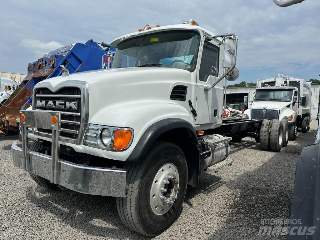 Mack CV 713 새시 운전실 트럭
