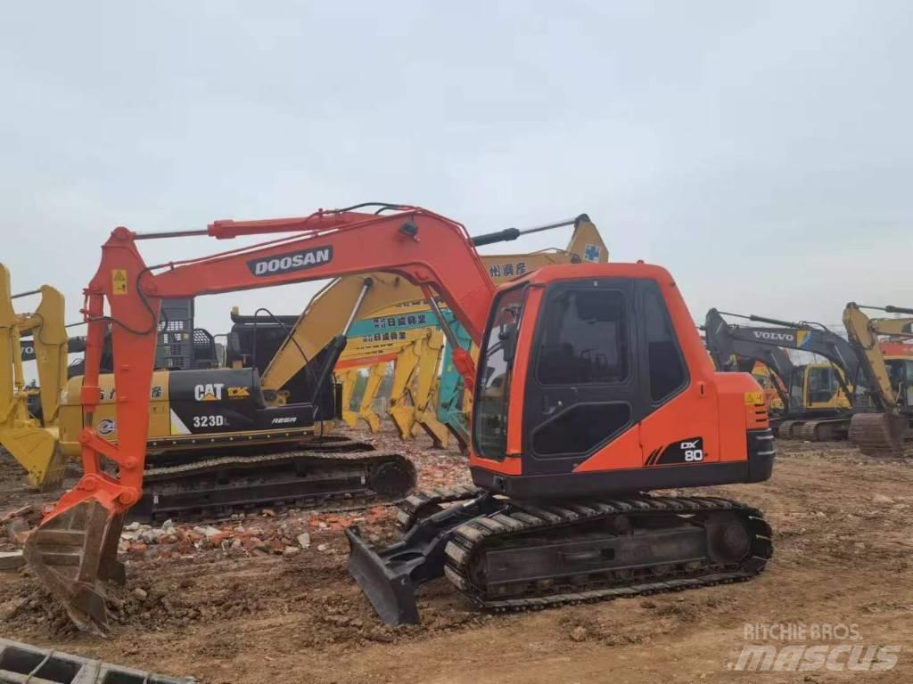 Doosan DX 80 중형굴삭기 7톤-28톤