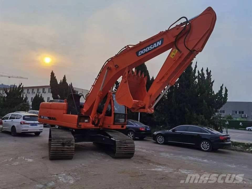 Doosan DX225 대형 굴삭기 29톤 이상