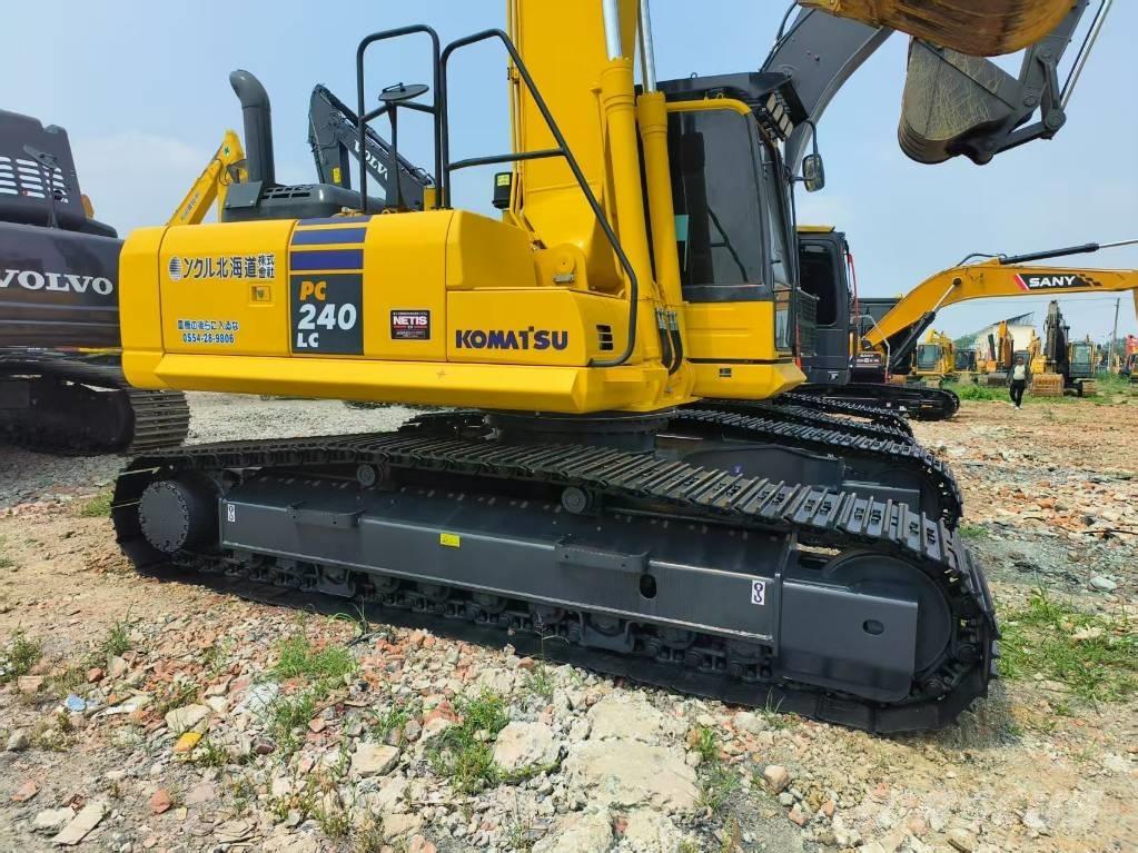Komatsu PC 240-8 중형굴삭기 7톤-28톤