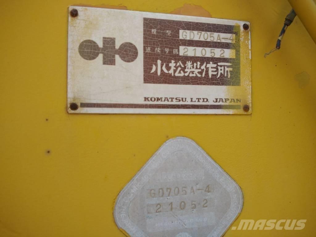 Komatsu GD 705 A-4A 그레이더