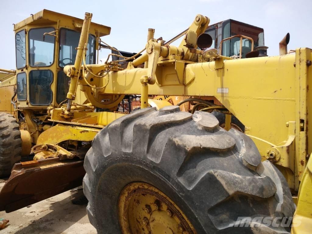 Komatsu GD 705 A-4A 그레이더