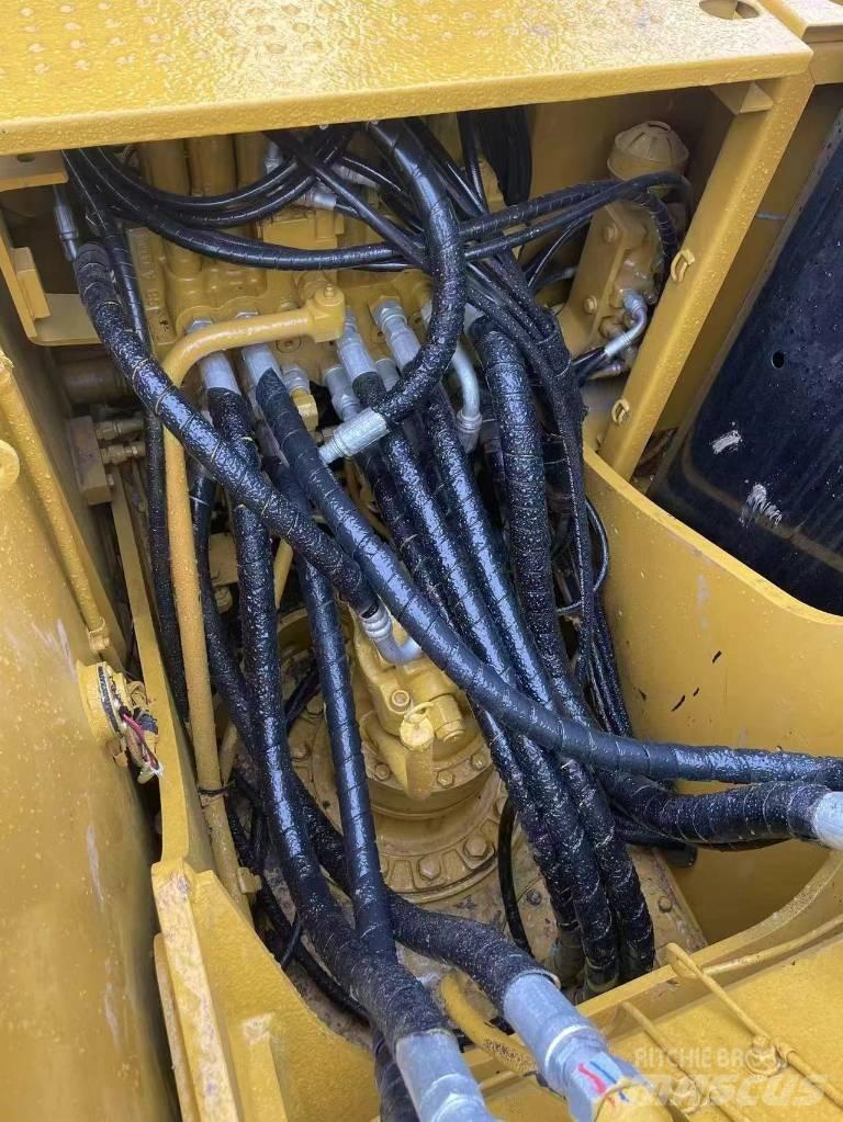 CAT 320 D2 대형 굴삭기 29톤 이상