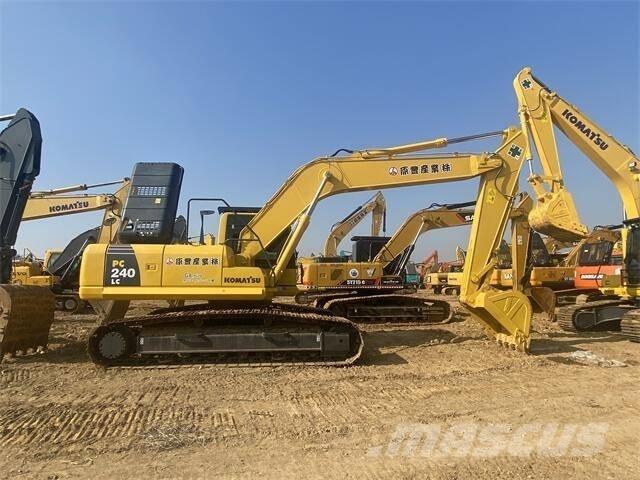 Komatsu PC 240-8 대형 굴삭기 29톤 이상
