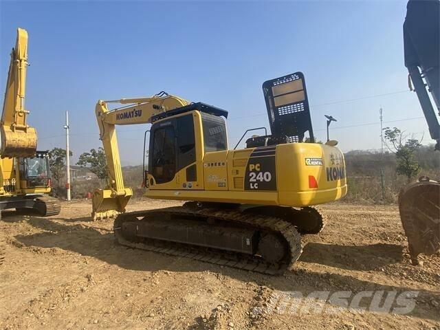 Komatsu PC 240-8 대형 굴삭기 29톤 이상