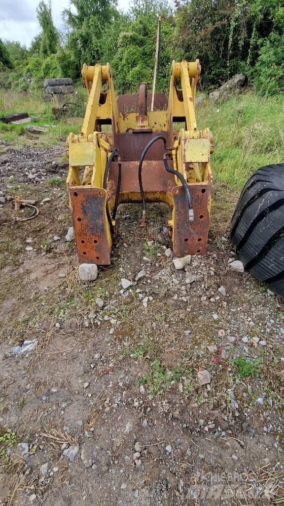 Komatsu D85 섀시 및 서스펜션