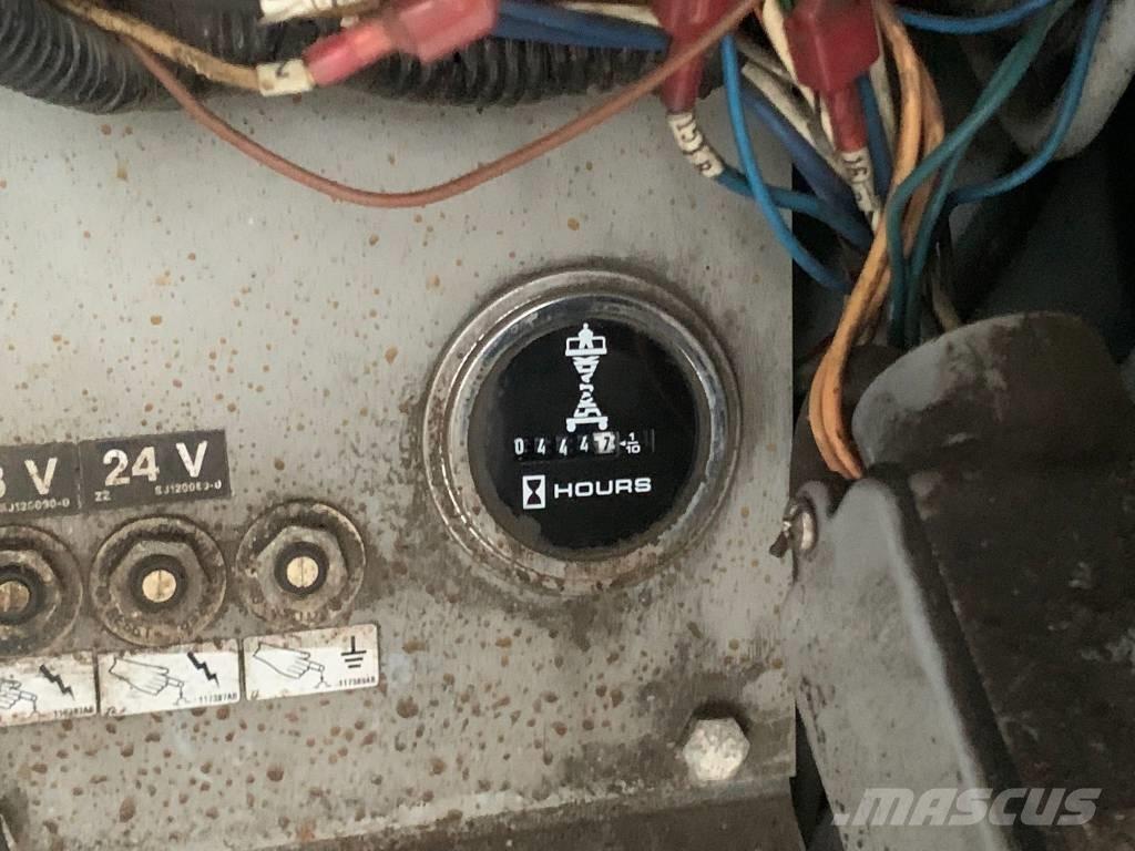 SkyJack SJ 8841 가위형 리프트