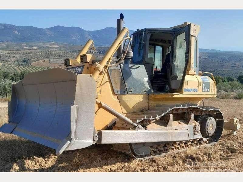 Komatsu D65EX-15 크롤러 도저