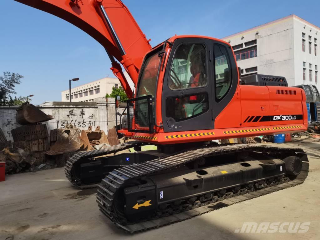 Doosan DX 300 대형 굴삭기 29톤 이상