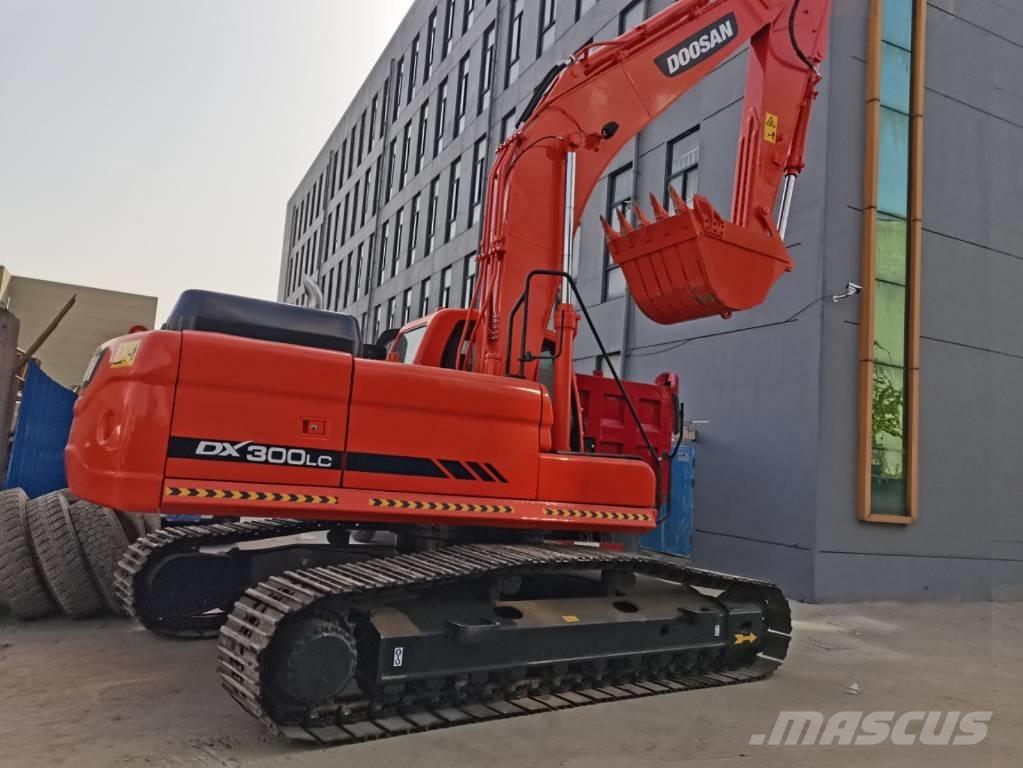 Doosan DX 300 대형 굴삭기 29톤 이상