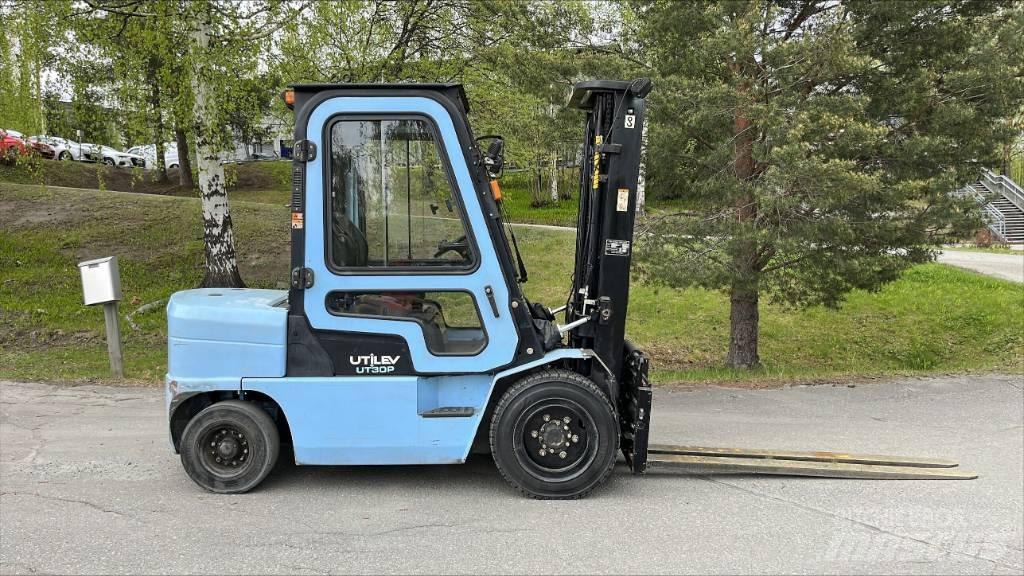 Utilev UT 30 PD 디젤 지게차