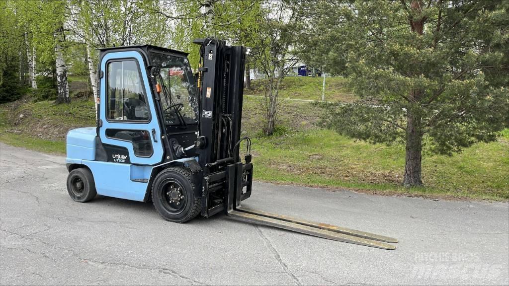 Utilev UT 30 PD 디젤 지게차