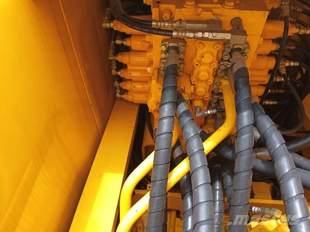 Komatsu PC 220-8 대형 굴삭기 29톤 이상