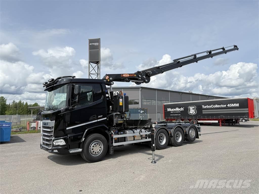 DAF XF 530 FAW 8X4 크레인 트럭