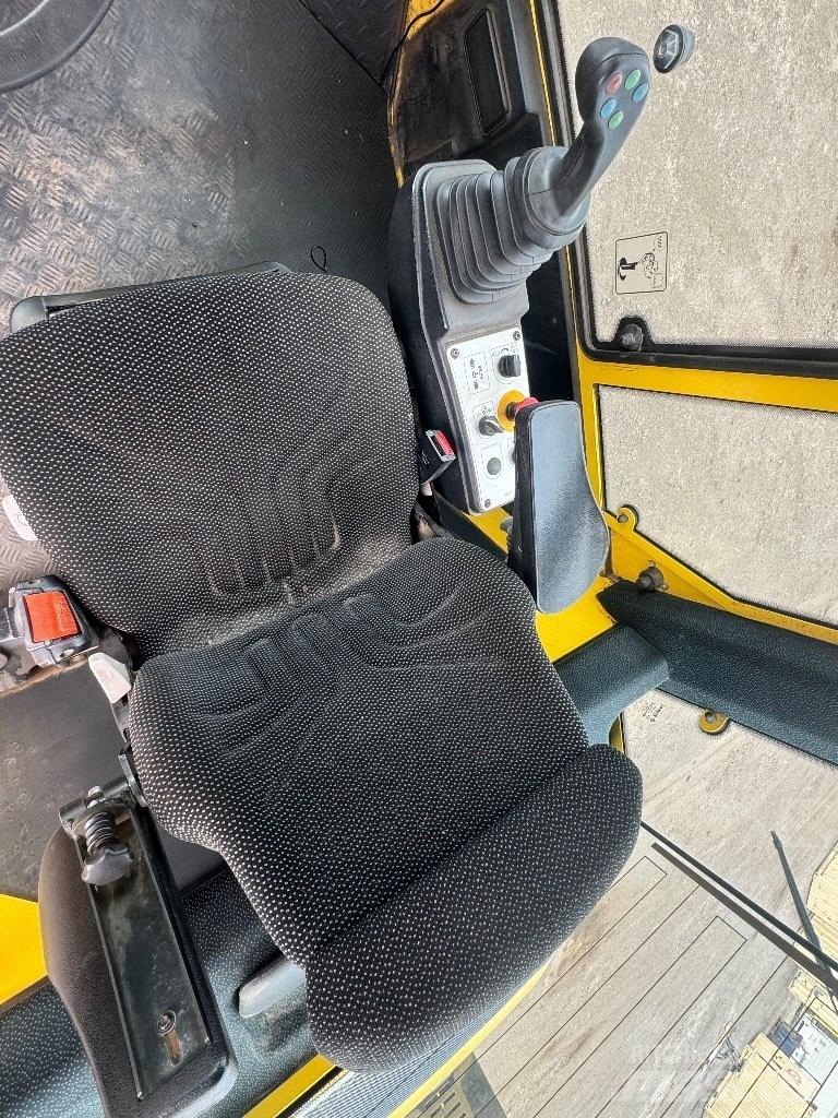 Bomag BW 216 D H-4 싱글 드럼 롤러