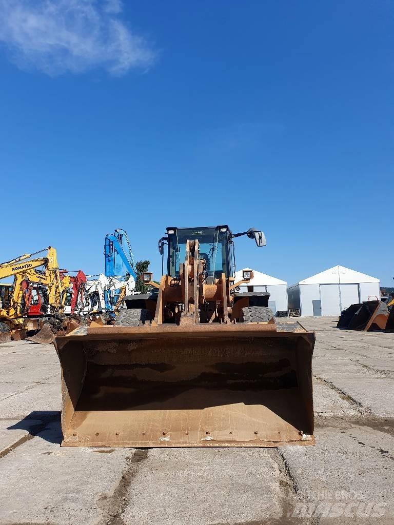 CASE 821 E  휠로우더