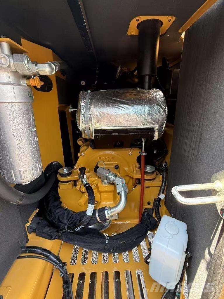 CAT 305.5 소형 굴삭기 7톤 미만