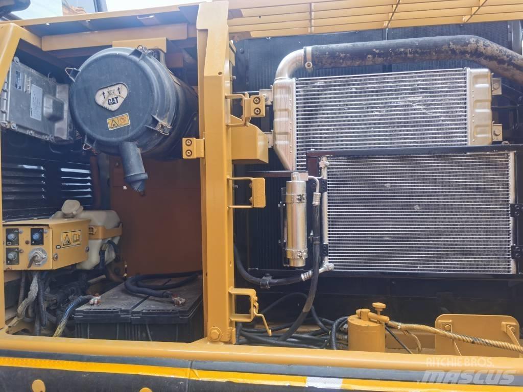 CAT 320 D 대형 굴삭기 29톤 이상