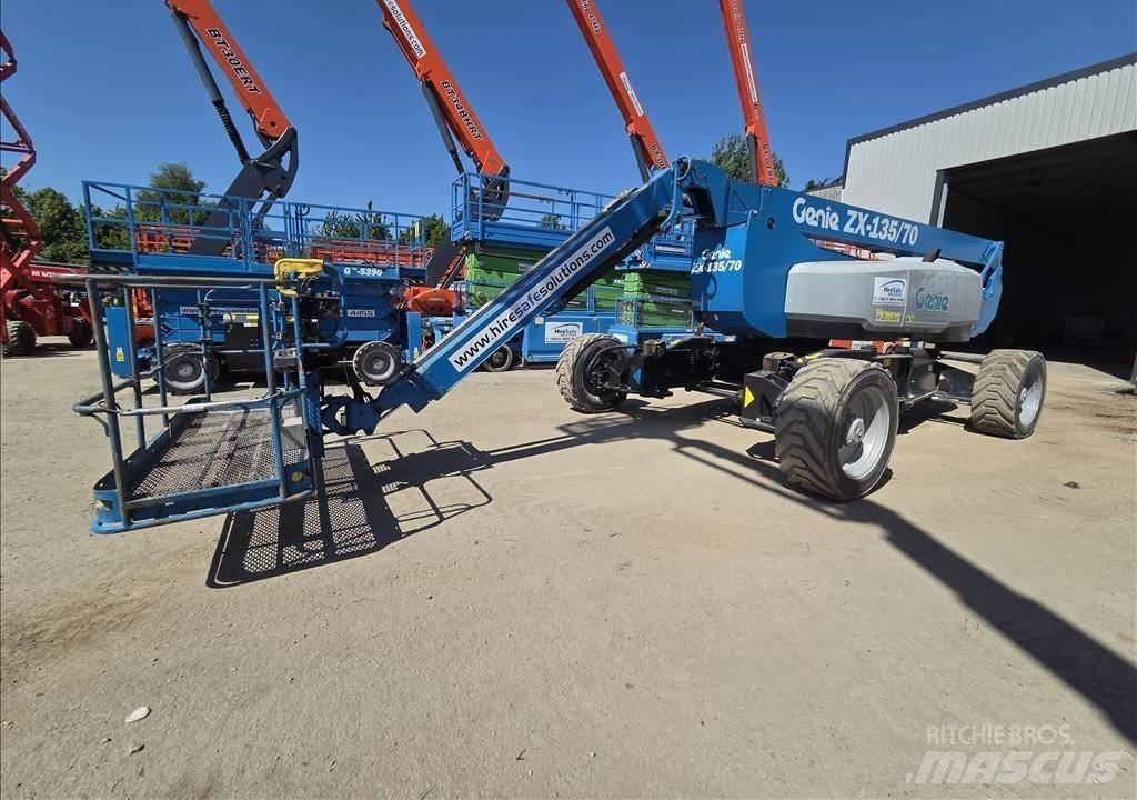 Genie ZX 135/70 관절형 전동이동 리프트