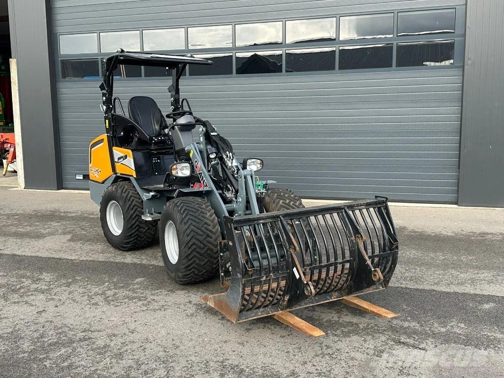 GiANT G2700HD+ 미니 로더