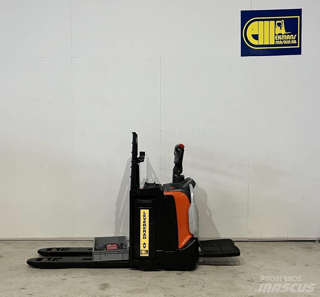 BT Truck LPE220 로우 리프터(승강대 포함)