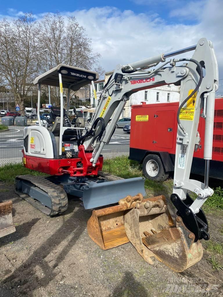 Takeuchi TB225 소형 굴삭기 7톤 미만