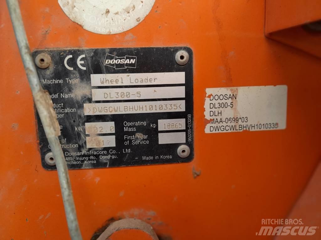 Doosan DL 300  휠로우더