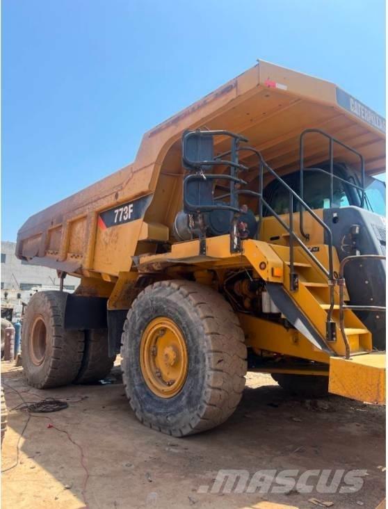 CAT 773 E 초대형 덤프 트럭